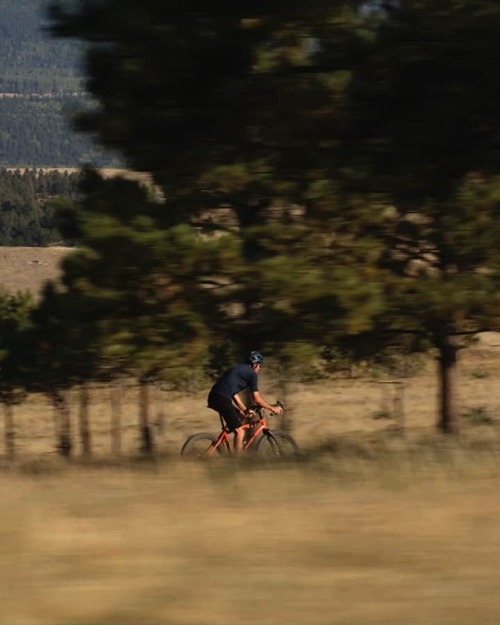 Shimanoのインスタグラム：「You might think, what do a gravel rider and a rancher have in common? Turns out, quite a lot. Visit the link to watch the latest SHIMANO Originals film 🎞️ The Path Less Paved featuring lifetime cyclist Alex Morgan ( @nmgravel ) ▶️ #ShimanoGravel」