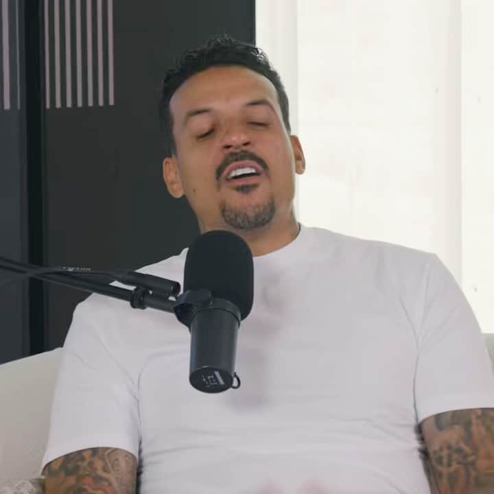 J・R・スミスのインスタグラム：「Check out my visit to the @allthesmoke set in Vegas where me @Matt_Barnes22 and @DaTrillStak5 ate some fire wings from @BWWings and had a legendary #wingdebate for National Chicken Wing Day. What’s your hot take on wings? #sponsored #allthesmoke」