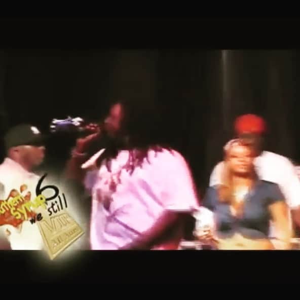 T-ペインのインスタグラム：「#TBT This was an epic day for me and my city. This was the day @tpain signed me to Nappy Boy Digital after buying me out of my deal at Universal Records!!! It’s sad to say that my time at Nappy Boy Digital is up. I have now signed a new deal with NAPPY BOY ENTERTAINMENT!!!! It’s 4LIFE type shit!!! #NappyBoy #Winsquad #TheWin 🦁🏁」