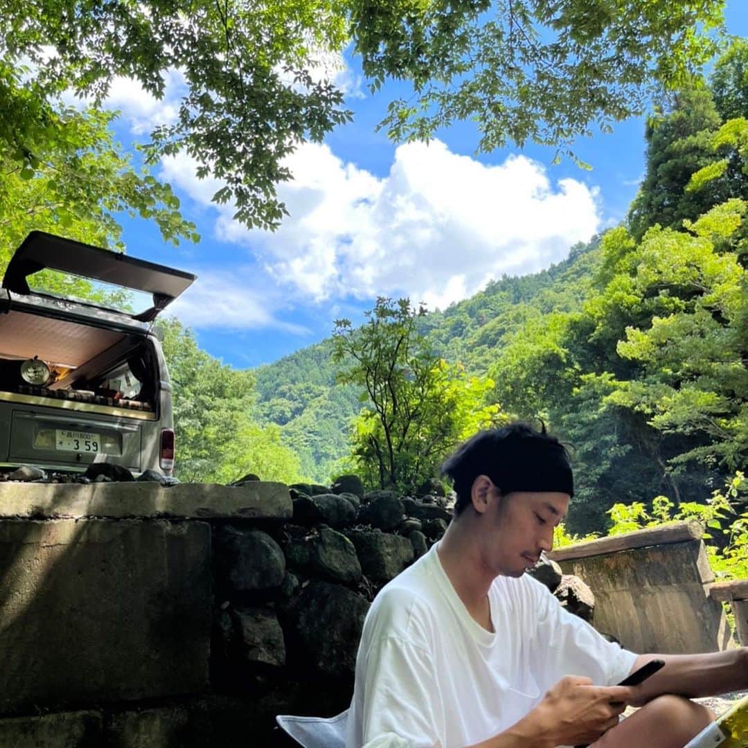 山下訓広さんのインスタグラム写真 - (山下訓広Instagram)「楽しい日帰りキャンプ🏕 この非日常がたまらない… 自然がいっちゃんたのし🙆‍♂️ 写真を見て毎回思う。 痩せよ🫃🏻」7月29日 6時15分 - kunihiroyamashita
