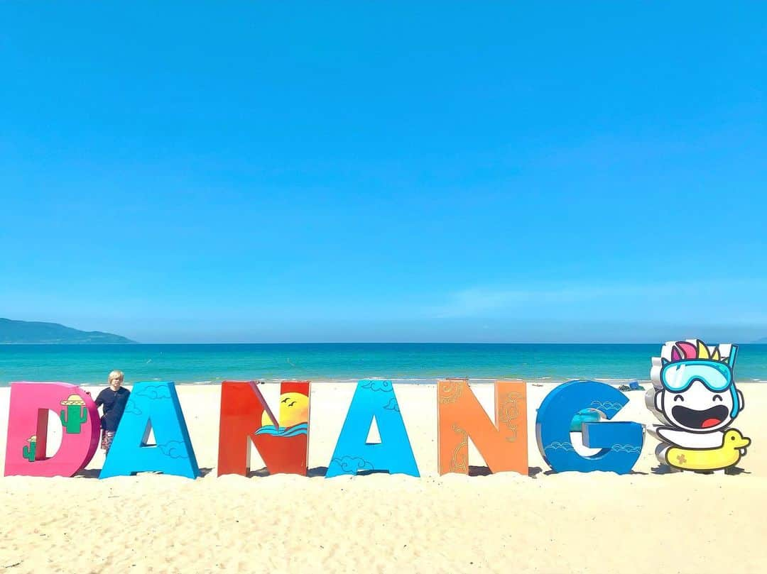 YASTIN さんのインスタグラム写真 - (YASTIN Instagram)「DANANG🏖  #ダナン #ダナン旅行 #danang #đànẵng #ミーケビーチ #mykhebeach #観光スポット #シーサイド #seaside #砂浜 #オーシャンビュー #oceanviews #綺麗な海 #ビーチフォト #beachphotos #旅行好きと繋がりたい #海と空 #🏖️ #🌴 #☀️ #リゾートコーデ #リゾートフォト #enjoydanangphotocontest」7月29日 18時17分 - yastin0109