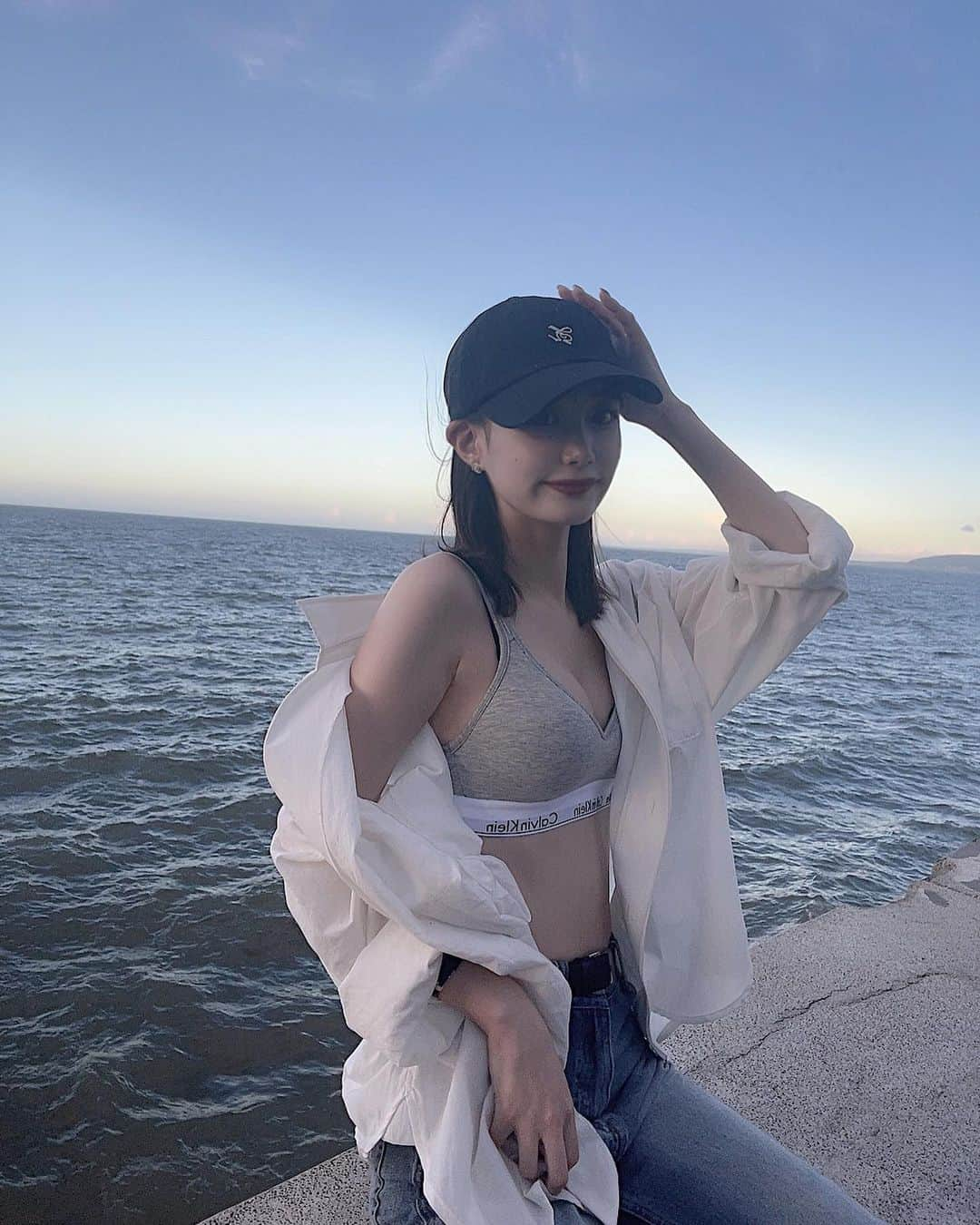 中野妃菜さんのインスタグラム写真 - (中野妃菜Instagram)「sea .❤︎ 海ラフコーデ☺︎ #ootd #sea #pacificdrivein #calvinklein」7月29日 18時31分 - hinanakano_