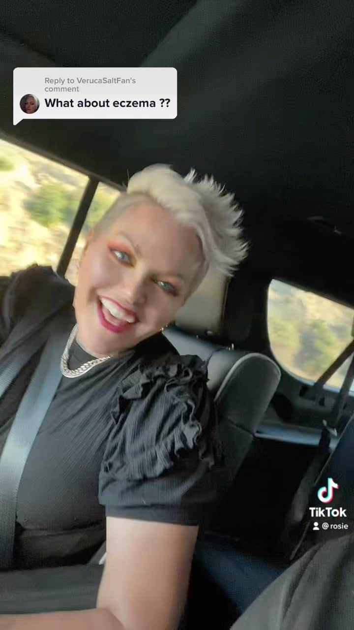 ロージー・オドネルのインスタグラム：「on the was to james taylor !!! 🌹💋❤️🎈🎉🎊🐞🤟🏽👆🏽🙏」