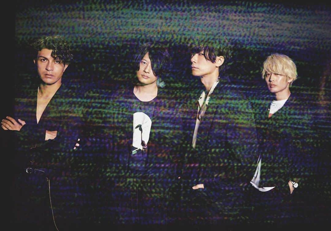 [ALEXANDROS]さんのインスタグラム写真 - ([ALEXANDROS]Instagram)「. [本日発売] ／ 音楽誌MG NO.12 メンバー全員でのロングインタビュー掲載📕 ＼  New Album｢But wait. Cats？｣の楽曲制作について語ります✨  ⏬詳細はこちら⏬ https://honto.jp/netstore/pd-book_31819641.html  #Alexandros  #音楽誌MG #butwaitcats @mg_mg_tns」7月29日 11時07分 - alexandros_official_insta