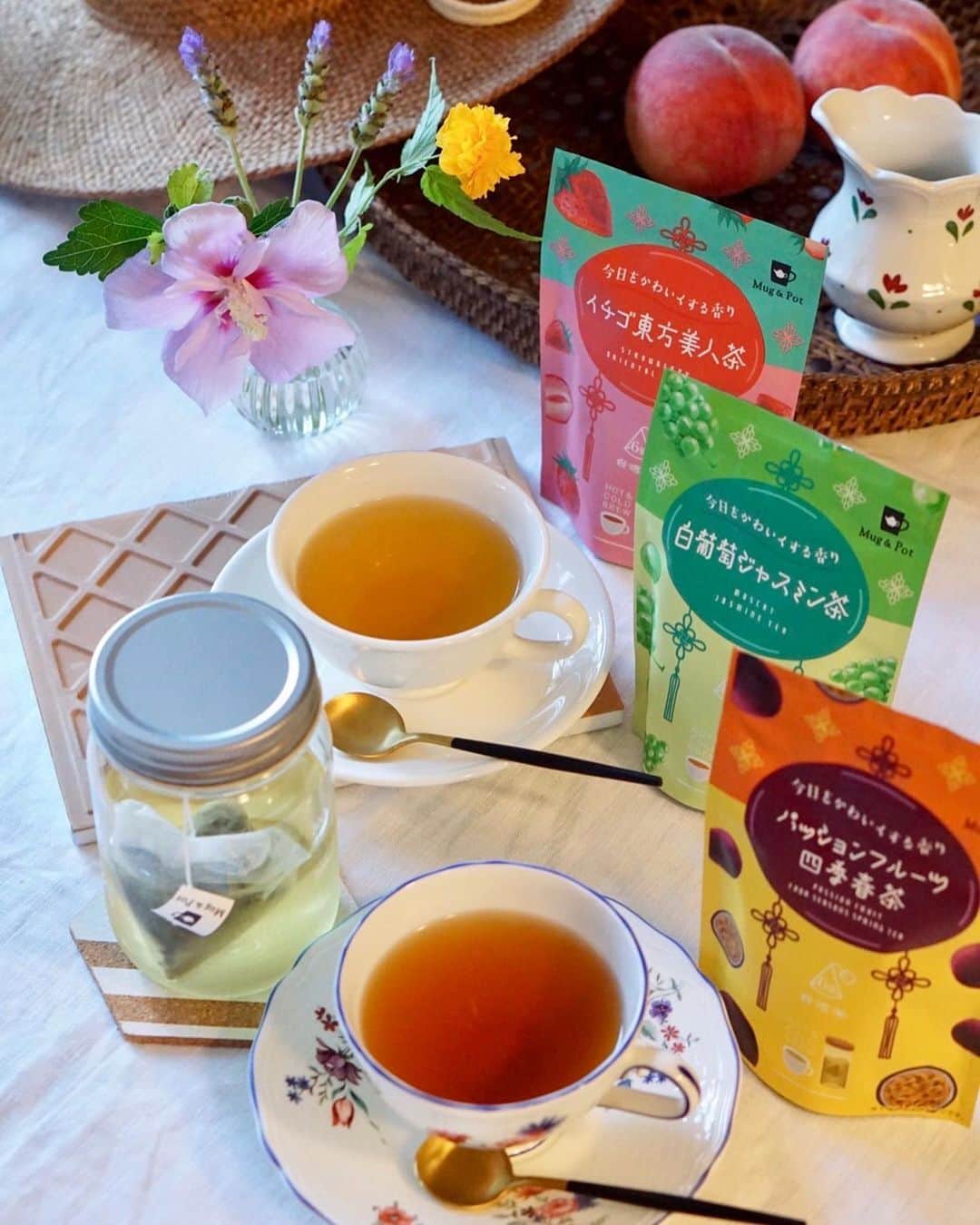 amiのインスタグラム：「Favorite tea  Mug&Potフレーバーティー☕️  フレーバーのラインナップは5種類✨  イチゴ東方美人茶🍓 白桃ウーロン茶🍑　 白葡萄ジャスミン茶🍇 パッションフルーツ四季春茶🌴 ライチジャスミン茶🌼  ． どれもとてもパッケージが可愛くて 味もさっぱりとして美味しいのですが 特に好きなのが、イチゴ東方美人茶🍓と 白葡萄ジャスミン茶🍇とパッションフルーツ 四季春茶🌴の3種類です✨  1日の始まりに飲むと気分が 良くなって頑張れます✨ フルーツの香りがたまらない🥰  ． とっても飲みやすくて おすすめです✨  8/1(月)から発売されますよ✨  @mugandpot_tea @tokyoteatrading  ． #PR#mugandpot#フレーバーティー#アジアンティー#tokyoteatrading」