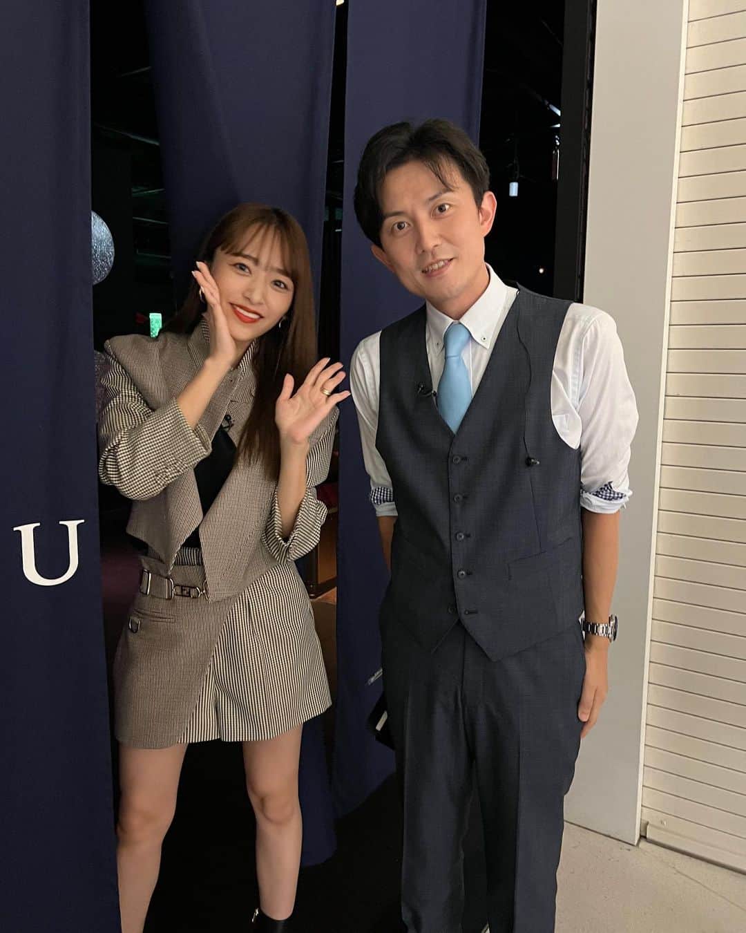 近藤千尋のインスタグラム：「今日もラヴィット ありがとうございました💕🐰  まさかのサプライズで アートアクアリウム美術館に ロケに行くというオープニング🤣 赤荻さんと一緒に中継しました📺❗️🙌 マイクがとれるハプニングもありましたが、 スタジオでたくさん反応してくれて 安心して中継できました🙏✨笑  夏休みの思い出に 皆さんも是非あそびにいってみてください🎆 本当に本当に綺麗で素敵な場所でした❤️👏  TVerで見逃し配信もやってます😙  衣装はこちら⏬  セットアップ、シューズ @fendi」