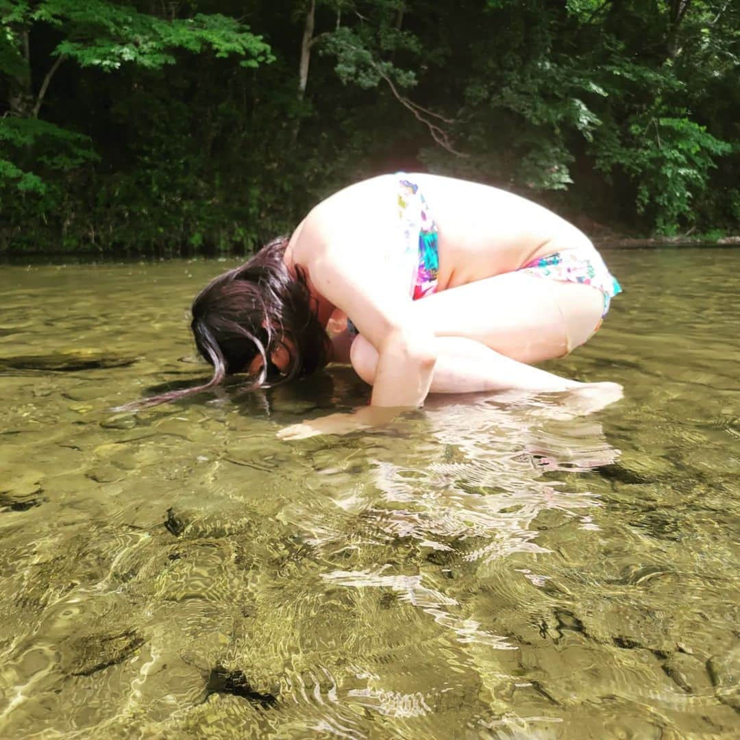 横山裕之さんのインスタグラム写真 - (横山裕之Instagram)「チーキーズの『川遊び』の撮影で嵐山渓谷バーベキュー場に先日行って来ました☝️  動画はCheeky’s  channelで観れますので是非👺  水の掛け合い、ビーチバレー、スイカ割りとか遊んで来ました☺️  #天狗 #川遊び #キャンプ #スイカ割り  #よしもと #埼玉 #嵐山渓谷 #チーキーズ #天狗横山 #天狗川田 #住みます芸人」7月29日 13時48分 - tengu_yokoyama