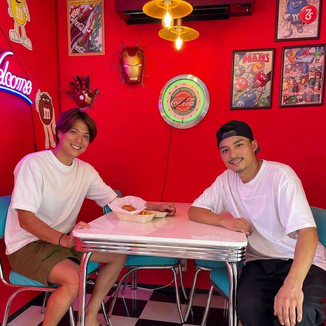 のインスタグラム：「. うまいハンバーガーを食べに🍔✨@famburger2022  . 🔥🔥🍔🔥🔥 @kouki19911006   #famburger #ハンバーガー」