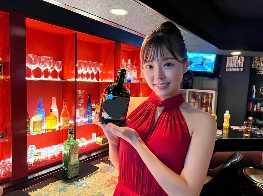 川村那月さんのインスタグラム写真 - (川村那月Instagram)「スナック那月🥂  那月ママ、いかがでしょうか。笑  YouTube企画での撮影でした☺️🙏 本日20時アップ！是非ご覧下さい♪  初めてのお客様は朴光哲さんです✨ @kotetsunofaceboku   #なっちゃんねる #朴光哲 さん #スナック #YouTube #川村那月 #那月ママ #朴ちゃん #感謝✨」7月29日 20時11分 - kawamura_natsuki317