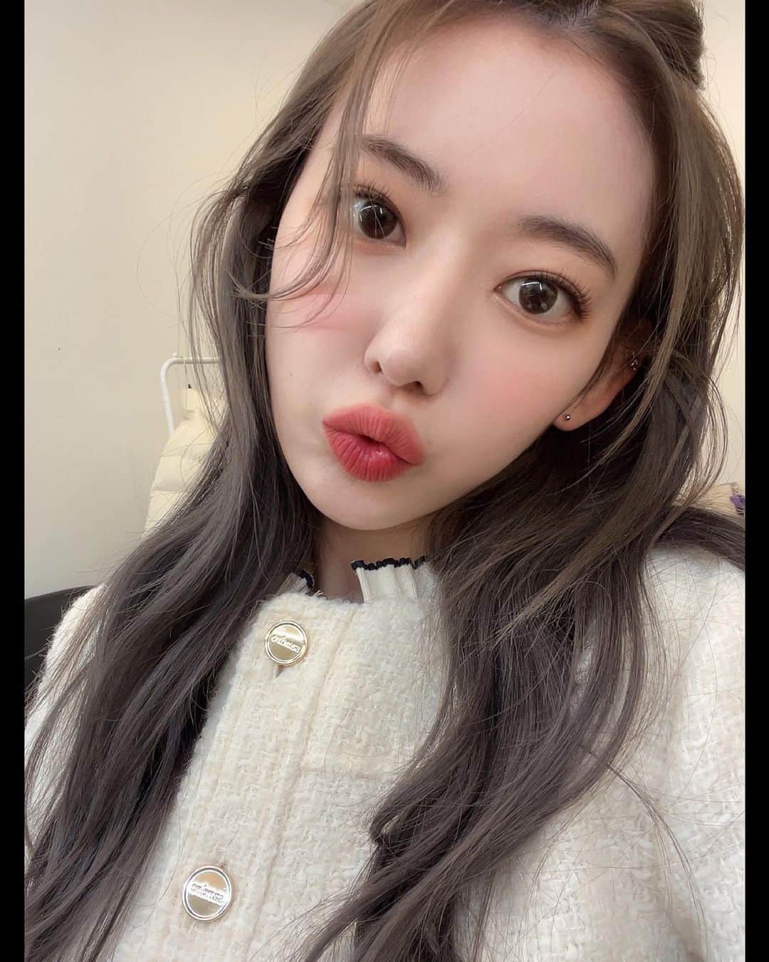 h3artbrak3rsのインスタグラム：「… #SAKURA #미야와키사쿠라 #사쿠라  #宮脇咲良 #咲良  #LE_SSERAFIM #르세라핌」