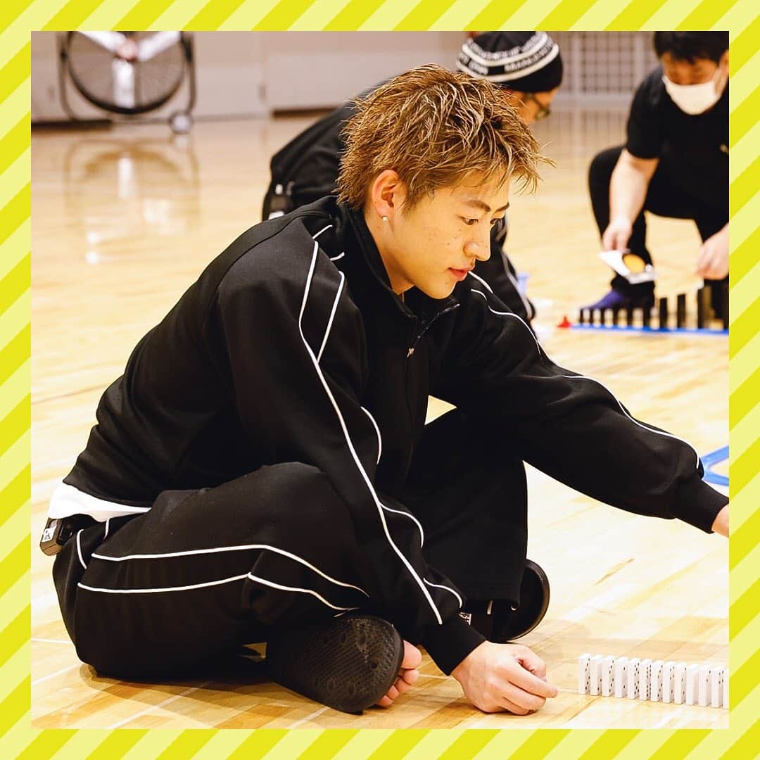 GENERATIONS高校TVのインスタグラム：「ドミノを一生懸命並べるGENEをちょい見せ📷💚  このあと近親者からのタレコミ情報で 表情が一変…！？🤭  明日の放送見るよ〜って人は【🏫】でコメントしてね✍️  ---------------------------------- #gene高 #ジェネ高 #generations高校tv #gene #generations #ジェネ #ジェネレーションズ #generationsfromexiletribe #ldh #白濱亜嵐 #片寄涼太 #数原龍友 #小森隼 #佐野玲於 #関口メンディー #中務裕太」