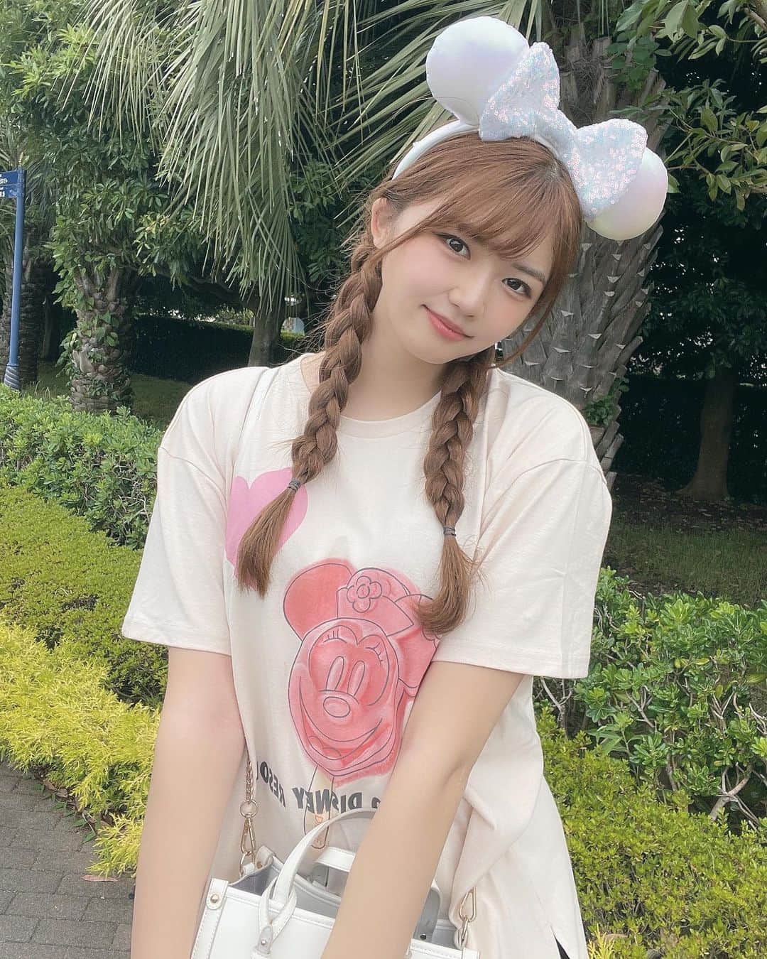 月愛きららのインスタグラム：「ちゃぱつ❕  あーあ。ディズニーいきたいなぁ。 誰か一緒に行こお🥲  #disneyland #disney #disneyfan #イクスピアリ #ディズニーコーデ #高身長女子」