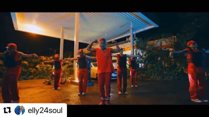 TOMO のインスタグラム：「CrazyBoy【Chi-Ki-Chi-Ki-Haa】監督しましたー。ちょっとオモロイ感じにしてみました😊夏に騒ぐにはピッタリな一曲‼️  #works #director #producer #crazyboy #チキチキハー  ＜Music Video Staff＞  Director and Producer : WHYTE(klutz) Production Manager : Yu Shirasawa Production Assistant : Yuhei Yamaguchi(klutz) , Noriko Shikano(klutz),Hiroyuki Kishimoto ,Ai Moriya Director of Photographer : Yuki Nakamura Lighting Director : Tatsuya Hirai(OFFICE DOING) Stylist : 1raw Hair & Make Up : MAX CG : SKOLOR SE : S-kit Title Design : Daisuke Yamamoto Production Design : Masayuki Hayashi(FUJIART,INC.) CHOREOGRAPHER : KAZtheFIRE,KAITA DANCERS : RYOTA , SAPPY , TAMIYA , DAIKI KIKUCHI , ACHI , SHOTA AKO(Rht.) Gorilla Cast : KRACK , Solomon , MASA Production: klutz #Repost @elly24soul with @use.repost ・・・ 「Chi-Ki-Chi-Ki-Haa」 MUSIC VIDEO OUT NOW 🔥🔥🔥🔥🔥🔥🔥 Link in bio #チキチキハー」