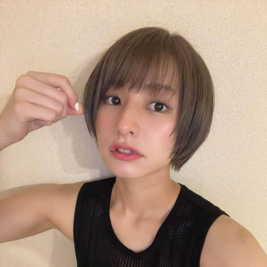 湊あかねさんのインスタグラム写真 - (湊あかねInstagram)「@violet_hairsalon に行ってきた😊✨✨  前回よりもより丸っぽいヘアー！ いい感じに仕上げて頂きました☺️   少し暗めの色もお気に入り✨  髪綺麗にしたらテンション上がるよね笑  @hodaka  @yu_ta_violet   ありがとうございました🫣✨」7月29日 20時49分 - akanesakae