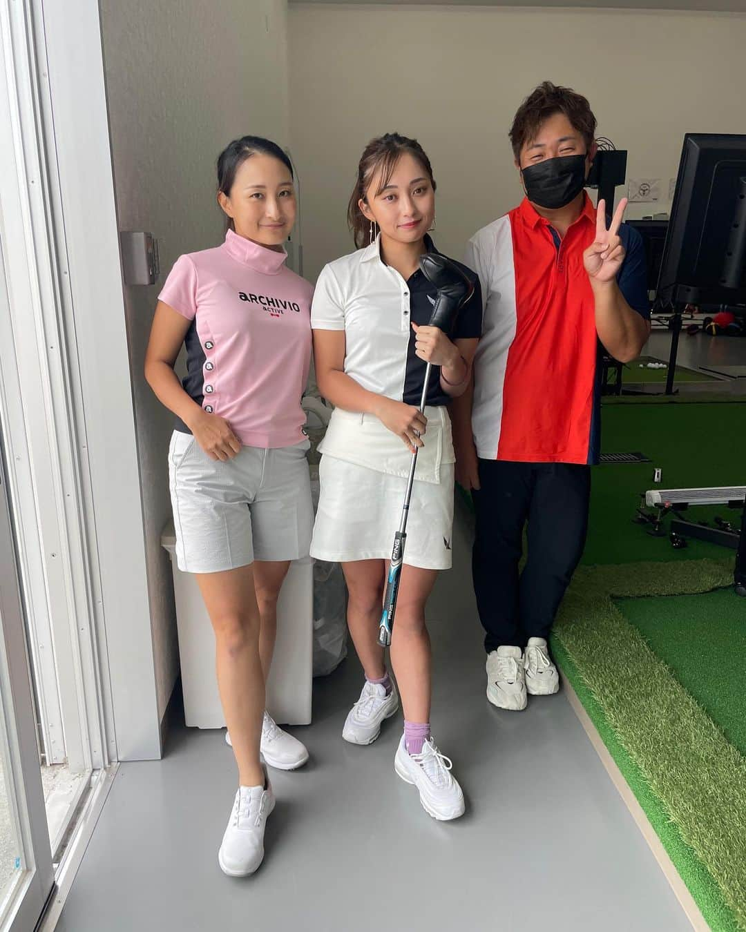 板倉由姫乃さんのインスタグラム写真 - (板倉由姫乃Instagram)「あみりん @amirin.golf  と一緒に 橋本コーチ @masagolf17  のところへ行ってきました🥹 あみりんのパッティングを上達させよう！ということでうかがいましたっ！ 2時間ほどで見違えるようになりましたよ💕 配信お楽しみにっ！ この日の私のウェアは 👕 @archivio.official_online  🩳 @footjoy.japan  トップスのピンクかわいい💕 そして、パンツは紺も持っているヘビロテしまくりのやつです😂💕 シンプルだから着回し着回し👍 . . . #フットジョイ #パッティング #ゴルフ #ゴルフ女子 #ゴルフ動画 #ゴルフYouTube #チェケラーゴルフ #レッスン動画」7月29日 21時10分 - yukigol6