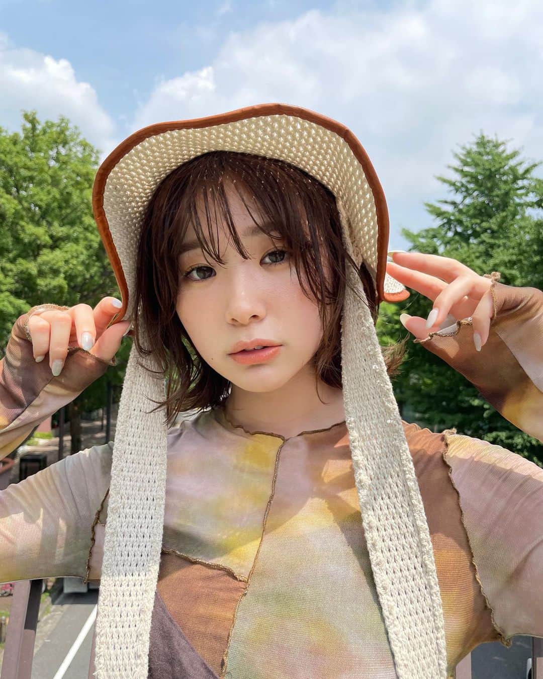 よしかわはるなのインスタグラム：「. . 夏休み〜🫶🏾🌿🤍 . 撮影の時期だ〜！たくさんお待ちしてます🌞 . この前 @room_nagoya758 さんでフォトフェイシャルしてもらってきたよ〜🔅 脱毛もやってて、はるなの紹介だと脱毛2回無料でできるからぜひ〜🙌🏻 . . #サロモ #サロンモデル #名古屋サロモ #表参道美容室 #銀座美容室 #ヘアアレンジ #ヘアカラー #透明感カラー #夏 #ネイル #オレンジメイク」