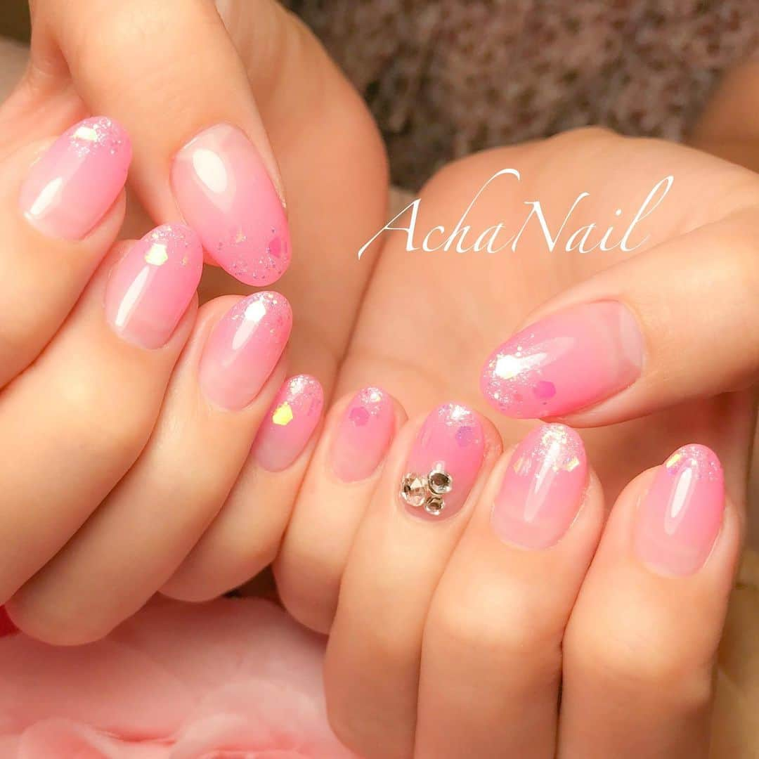 AchaNailのインスタグラム：「キラうるピンクグラデーション💖 ⁡ https://ameblo.jp/acha-nail/entry-12755430714.html ⁡ #ネイル #ジェルネイル #フィルイン #フィルイン導入サロン #南池袋 #池袋 #池袋ネイルサロン #ネイルデザイン #ピンク #ピンクネイル #オフィスネイル #グラデーションネイル #ちゅるんネイル #キラキラネイル  #ガーリーネイル #locari #Nails #AchaNail #NailStagram #InstaNails #Nailart #JapaneseNailart #NailDesign #Gelnails #kawaii #네일 #日式美甲 #gradationnails #pinknails #pink」