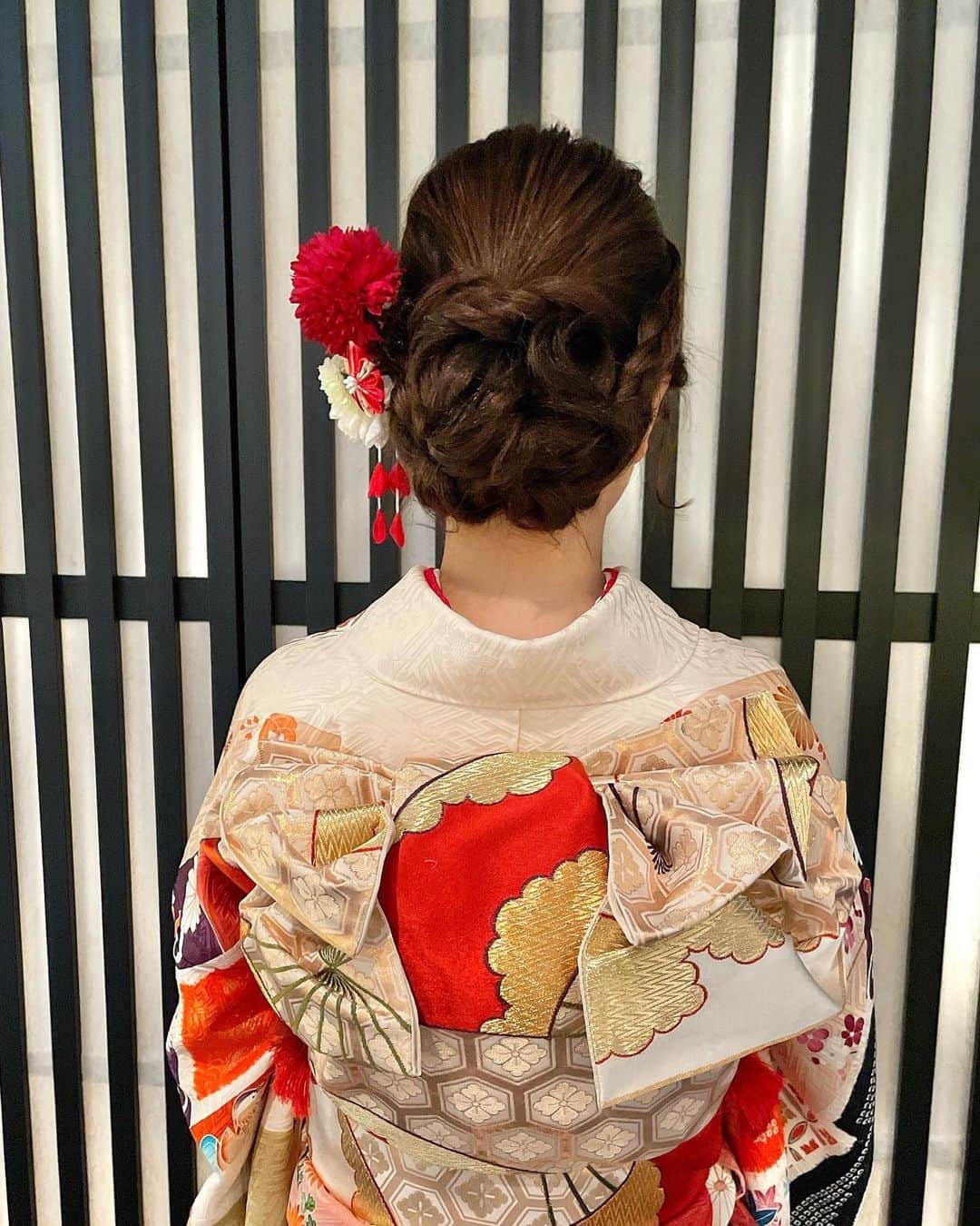 濱村春香のインスタグラム：「. ⁡#振袖 #着物 #振袖ヘア #振袖ヘアアレンジ #kimono #kimonostyle #ホリプロ #フリーアナウンサー #アナウンサー  #リポーター #司会」