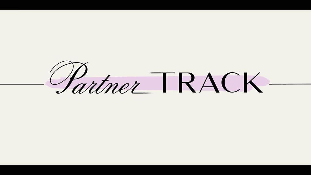 ドミニク・シャーウッドのインスタグラム：「Partner Track premieres August 26, only on @Netflix.  Based on the acclaimed novel by Helen Wan.   #TEAMNICK」