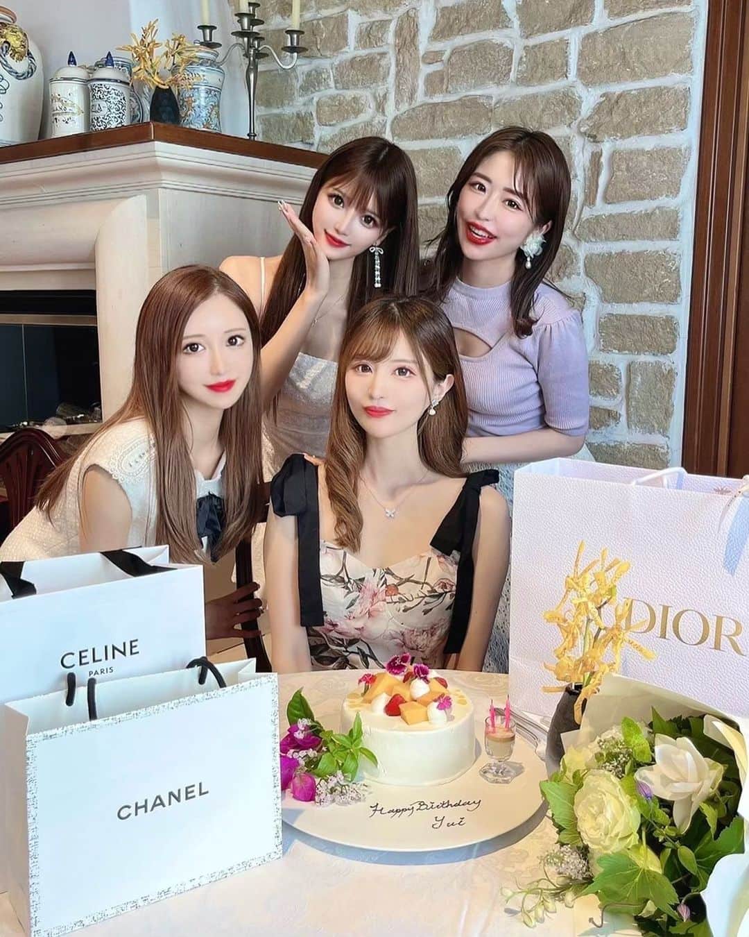 伴かなみのグルメインスタ