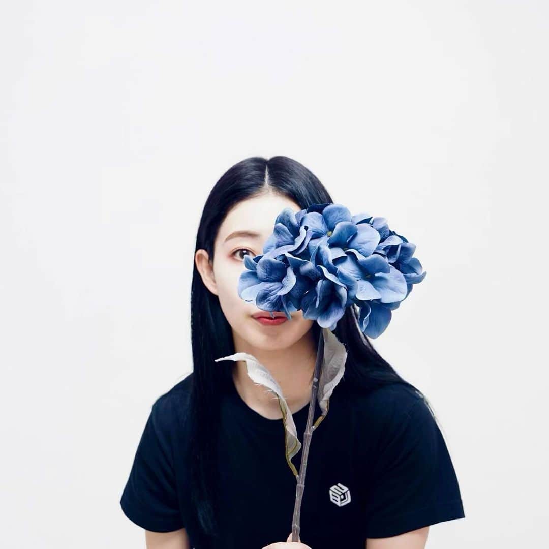 藤本那菜のインスタグラム：「2022⇔2019🪴🫧 #tb  #photo #shooting #blue #flower」