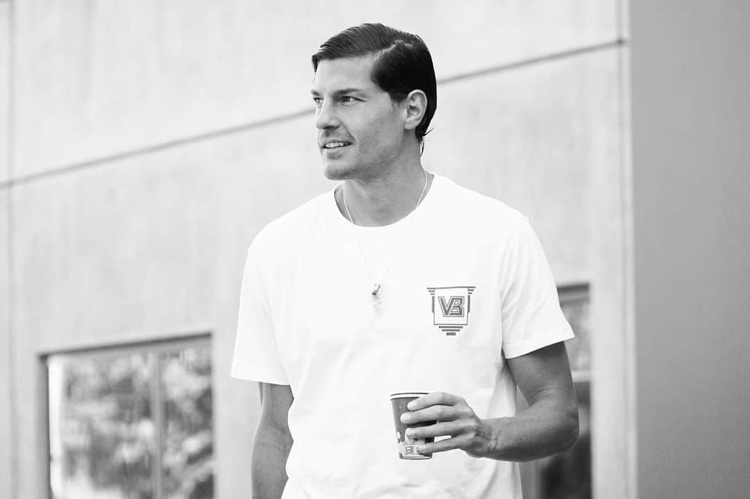 ミーコ・アルボルノスのインスタグラム：「Vamos VB 🔴⚪️」