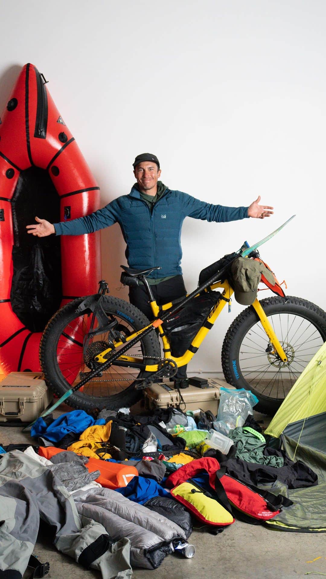 クリス・バーカードのインスタグラム：「What the heck did I pack? Here’s the full gear breakdown video from our recent expedition “The Forgotten Coast” - traversing 300 miles of beaches, sandbars & islands while crossing over 40 of Iceland’s river systems. I don’t think I ever toiled so hard packing for a trip and stressed more about each item. It’s a long watch, but worth it if you are planning an upcoming expedition.   Shot by: @bobcatdavis @schlerm  Edit by: @jeffreybrundage   Brands I mention in the video:  @alpacka_raft @drsquatch @lairdsuperfood @titanstraps @aquabound @66north @pocsports @blackdiamond @hyperlite_mountain_gear  @fezzari_bicycles @breitling @nomadixco @sonyalpha」