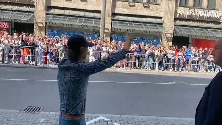 ミック・ジャガーのインスタグラム：「Goodbye Düsseldorf and thanks for a great show Gelsenkirchen.. See you in Stockholm!」