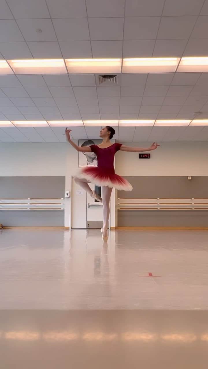 のインスタグラム：「Leaving to Mexico soon ❤️ @despertaresmex   メキシコに向けリハーサル。  #ballet #ballerina #ballerinalife #happy #happiness #dance #art #幸せ #バレエ #バレリーナ #rehearsal #work #travel #travellife #giglife #summer  #gala」