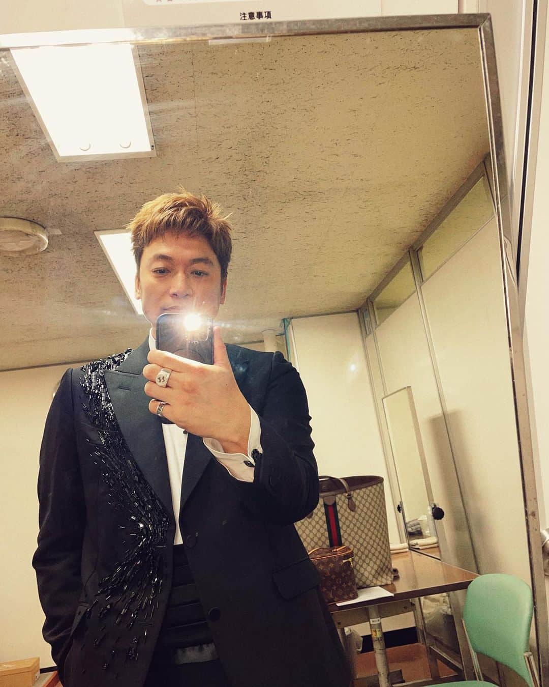 のインスタグラム：「NHK #明石家紅白 今夜7:30放送です アルバム #東京SNG から #今夜最高ね を歌いました 是非ご覧ください」