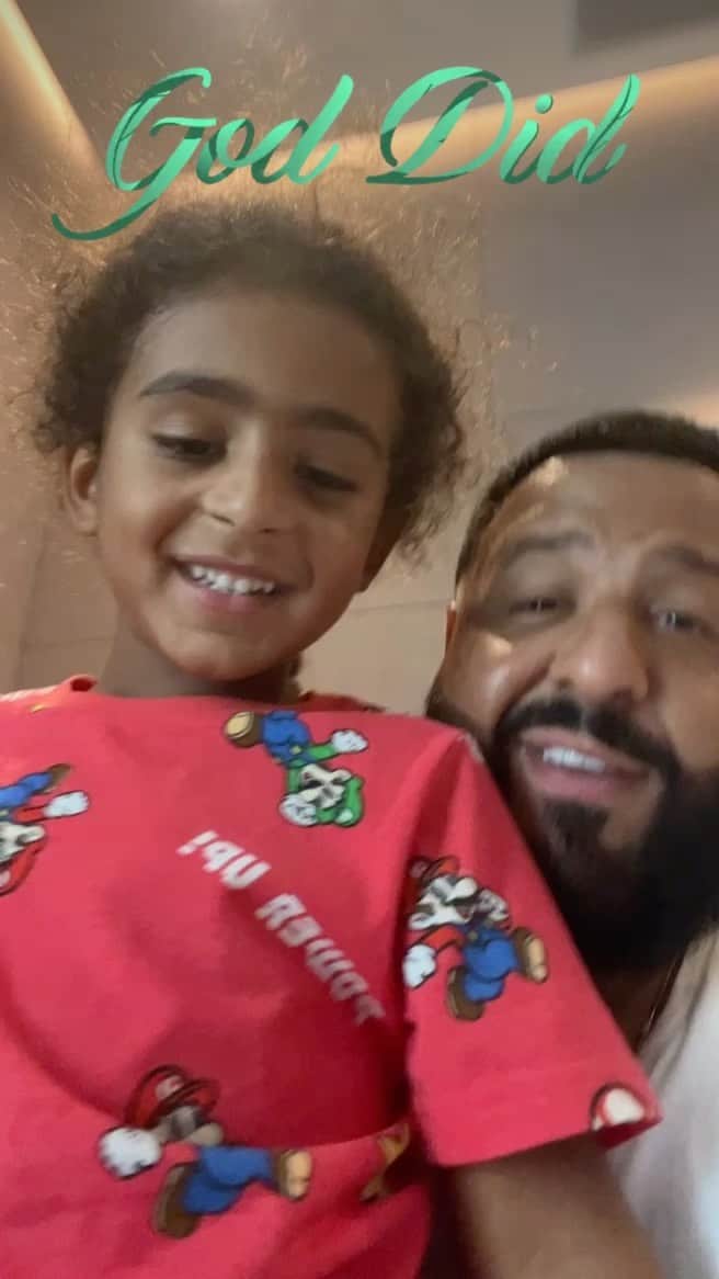 のインスタグラム：「My boys is growing so fast !  @asahdkhaled @aalamkhaled !  Love u so much !」