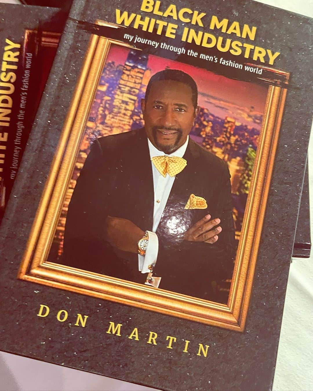 セサラーニさんのインスタグラム写真 - (セサラーニInstagram)「#My friend Don Martin. #Don’sBook! #Hesetnewstanders #honeredtobehere #an-inspiration #Blackmanwhiteindustry  #salvatorejcesarani」7月30日 7時46分 - salvatorecesarani