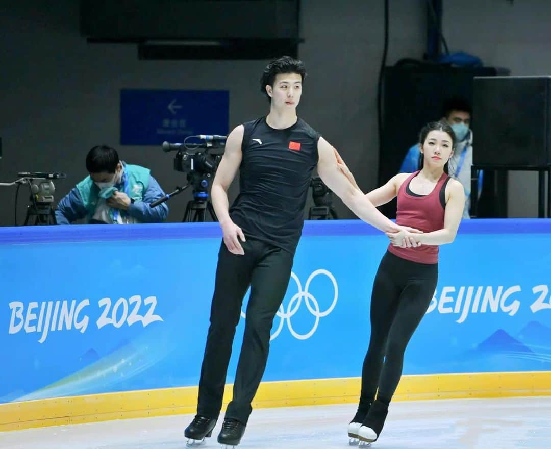 王詩エツのインスタグラム：「💙- 💙  @iceacademyofmontreal   #figureskating」