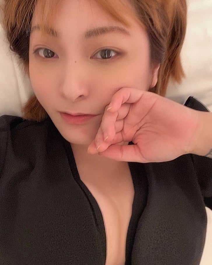 琴乃のインスタグラム：「I’ve been so sleepy all day.💤  #koreangirl #selfie #selca #셀카 #셀스타그램 #셀피」