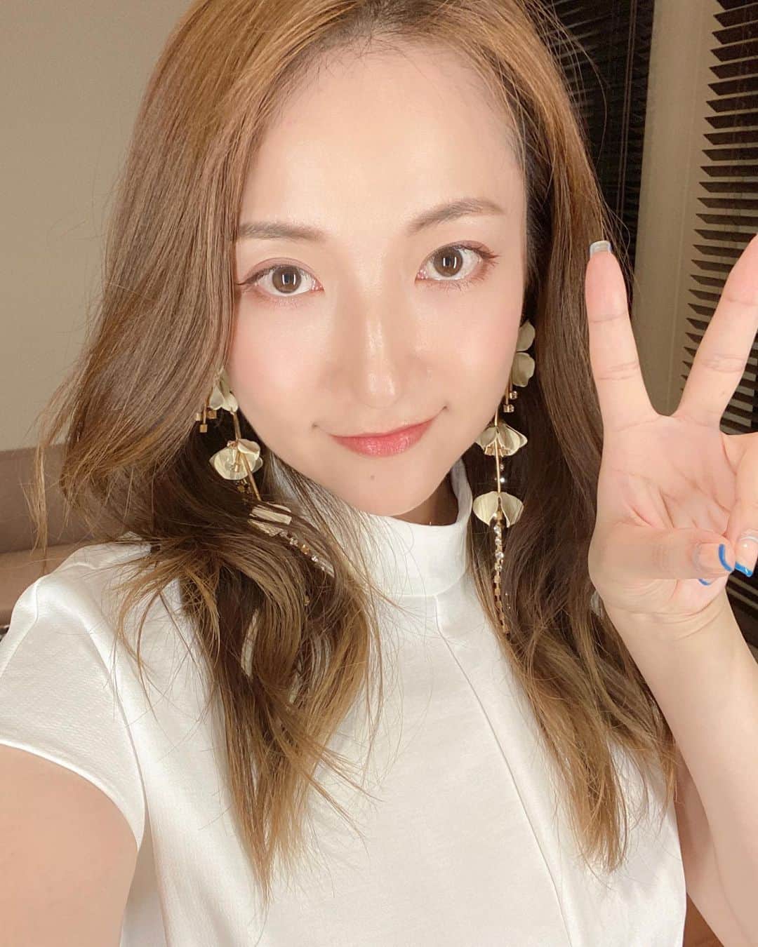 瀬戸山清香のインスタグラム：「MISS ORIENTAL SAITAMA 2022 にお邪魔して来ました！！ こう言うミスコン的なの初参加だったから、新鮮だった😊✨ Kids部門のグランプリのるあんちゃんとずっと遊んでました💕 終始可愛くて心の中で「はぁぁぁあんん😩💓」てとろけてた🤣✨ るあんちゃんのママはEARTH 知ってて下さってて、カラオケでも歌って下さるそうな😳✨ そうなんだよねー。 もうキッズのママ世代なんだよねー（笑） 最近の子はエフェクトの使い方とかも知ってて凄い😂😂😂✨ 会場に他にもEARTH を知って下さってる方がいたみたいで🎤🎶 有難いですね😊 感化されてジム予約したのは言うまでもない🏋🏼‍♀️（笑） ここから全国大会へ行くメンバーは、これからだと思うので頑張ってください✨ 微力ながら応援してます！！👸✨❤️ #MISSORIENTALSAITAMA2022」