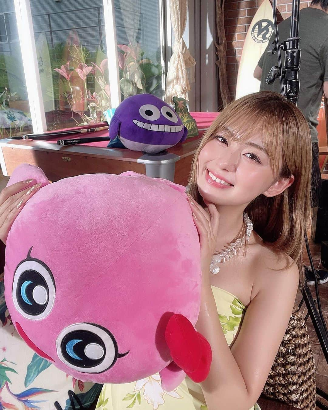 宮本りおさんのインスタグラム写真 - (宮本りおInstagram)「収録の間、クジラブリーと一緒にマネージャーさんに撮ってもらいました💕💕💕  #model #gravure #sexy #cosplay #时装 #粉我 #照片 #性感 #外拍 #萌 #팔로우미 #좋아요 #selfie #animegirl #asiangirl #ミスマリン #海物語 #sanyo #クジラブリー #世界さまぁリゾート #tbs」7月30日 12時41分 - rio_miyamoto83