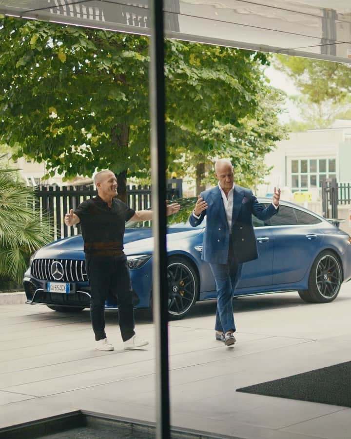 スコット・シューマンのインスタグラム：「It was an honor to have my dear friend @giuseppesantoniofficial introduce me to the world of @santoniofficial, a story full of charm, tradition, and excellence. This film represents an immersive experience and an emotional bond that will continue with new episodes... #Santoni #MakersofBeauty #MarcheLegacy」