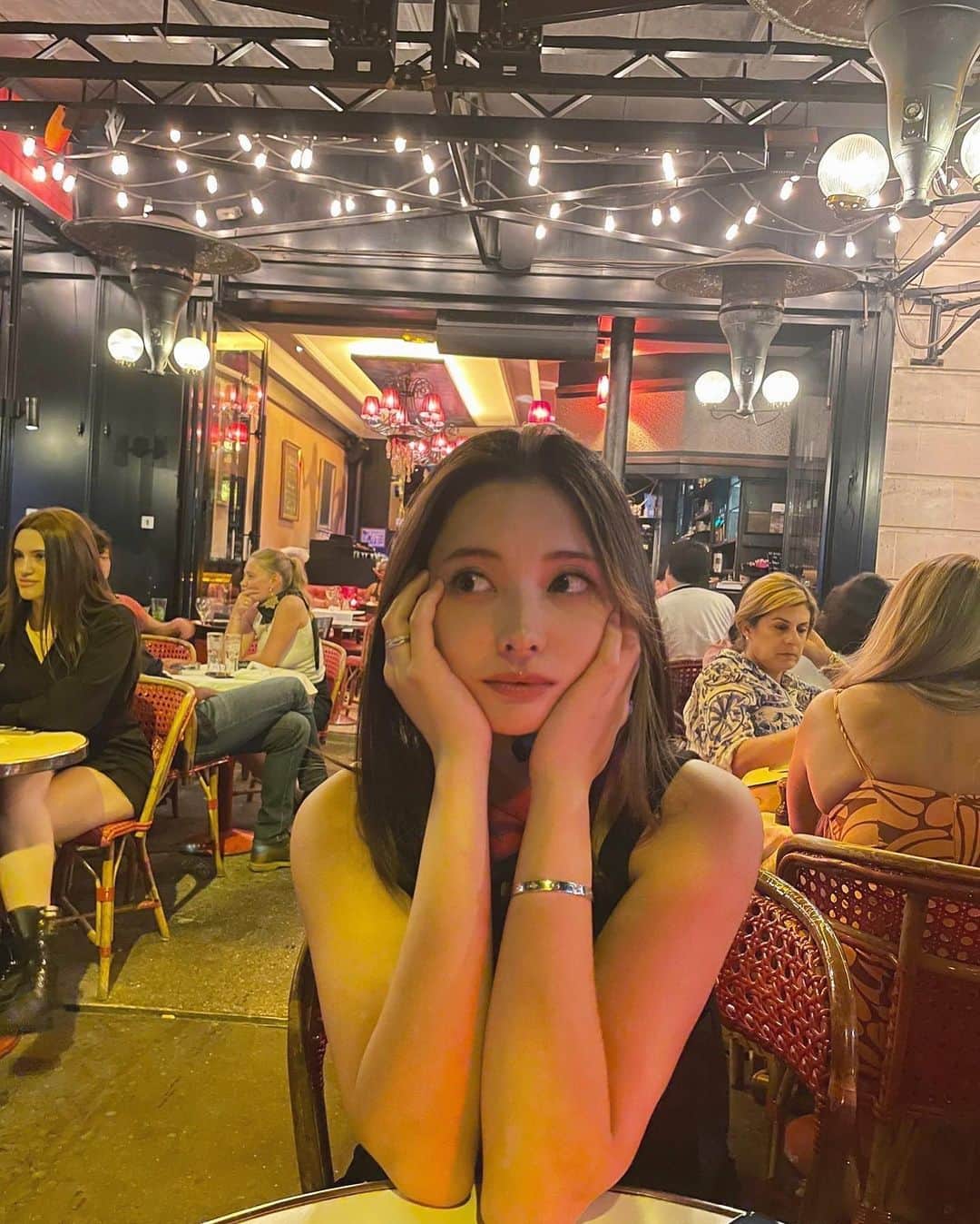 大石絵理のインスタグラム：「midnight in paris 🥐」