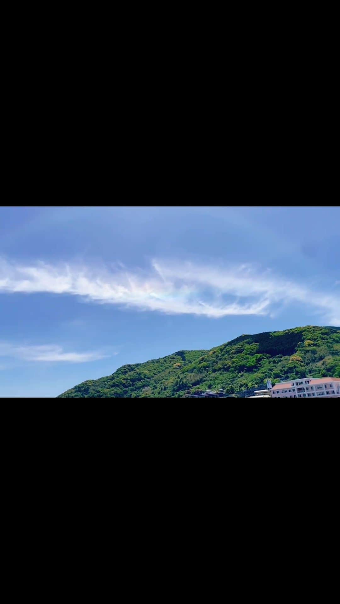 麻倉もものインスタグラム：「撮影の合間に出てきた虹🌈 ラッキーガール😃  #Apiacere #長崎 #麻倉もも #もちょ10 #5周年」