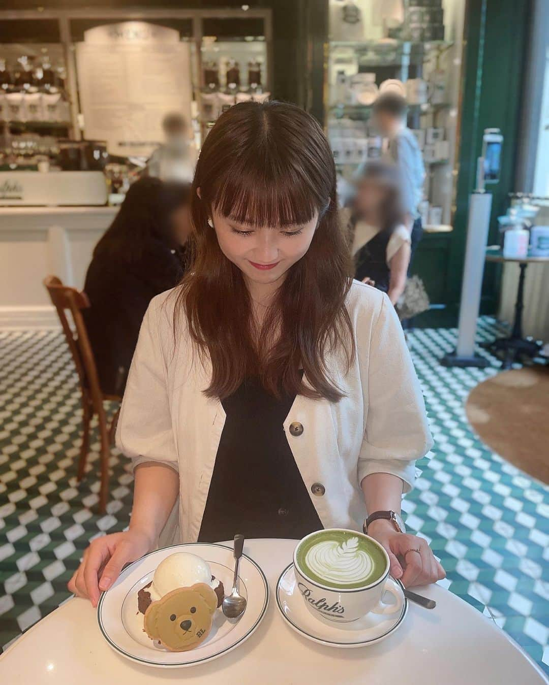 桜井美里のインスタグラム：「ここのカフェずっと行きたかったの〜☕ クマさんが可愛い🧸🤎  #ralphscoffee」