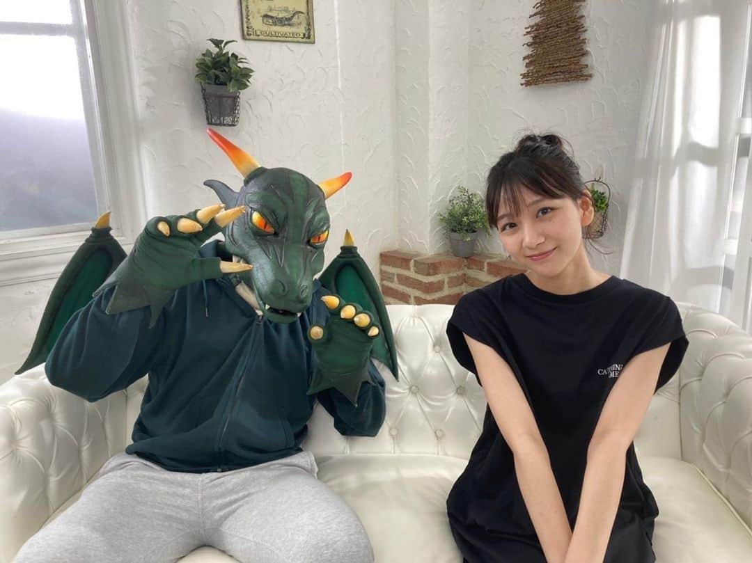 杉本愛里のインスタグラム：「📢お知らせ 8月の毎週金曜日25:20〜 TBSゲーム番組「ジョシとドラゴン」に出演致します🐲🤍 ゲーム大好きなので楽しい撮影でした~‼︎ 是非見てください^_^」