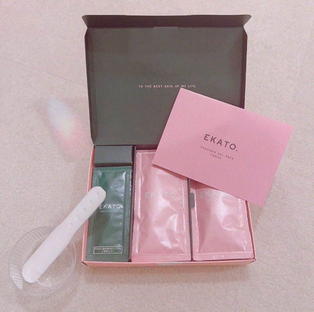 のインスタグラム：「💓💓💓 メイクさんからいただいたパック！ とてもとても良きものでございました！ 舩戸さん、いつも本当にありがとうございます☺️💓 @funatomisaki_hair_make  @ekato.jp   よ〜し！ こむちゃ前にお風呂入っちゃお〜！ 三┏( ^o^)┛ 🛁」