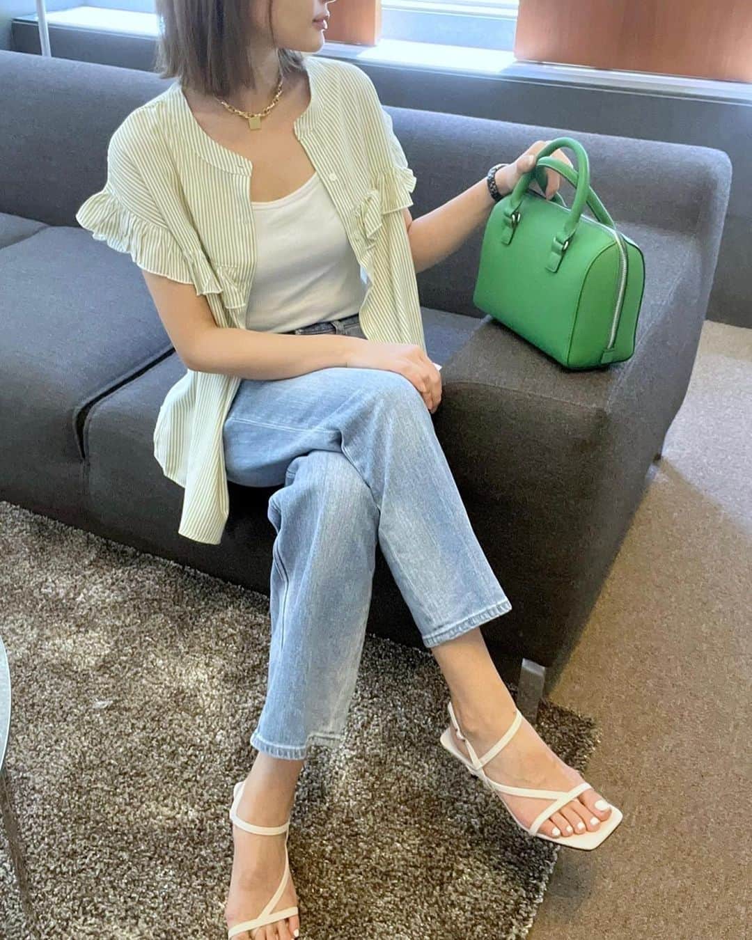 *✭ᏋണᎥ✭*のインスタグラム：「ㅤㅤㅤㅤㅤㅤㅤㅤ わたし二の腕カバーの服ばっかり 選んでしまうのだけども、可愛い子見つけた☺︎ ㅤㅤㅤㅤㅤㅤㅤㅤ 涼しくて軽くて夏にぴったりブラウス☺︎ ストライプ柄だけどカジュアル過ぎない♡ ㅤㅤㅤㅤㅤㅤㅤㅤ  @classicalelf_official 166cm オリーブ　M着用 ㅤㅤㅤㅤㅤㅤㅤㅤ pants #healthydenim sandal 楽天roomに載せてます bag #UNIQLO ㅤㅤㅤㅤㅤㅤㅤㅤ  #クラシカルエルフ #classicalelf #エルフコーデ #タイアップ  #gu #zara #ユニクロ #ジーユー #ザラ #ストライプ柄 #ブラウス #フリルブラウス #ブラウスコーデ　 #夏コーデ #初夏コーデ #大人コーデ #大人カジュアル #プチプラ #プチプラコーデ #フェミニン #フェミニンコーデ #今日の服 #今日のコーデ #着回しコーデ  #骨格ウェーブ」