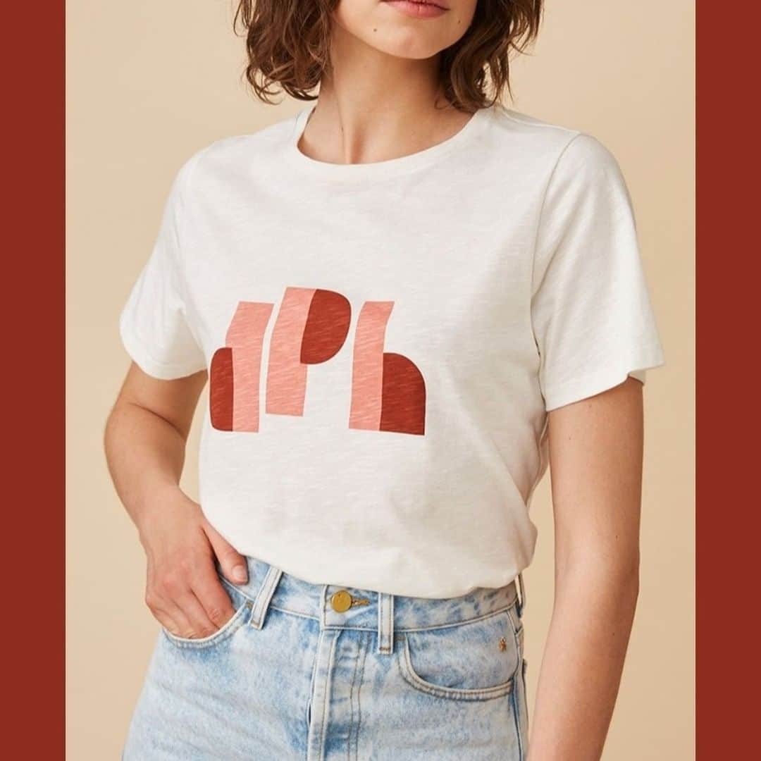 デプチオーのインスタグラム：「Hosana, notre t-shirt monogramme #DPH, prêt à rejoindre votre valise cet été. À porter au gré de vos aventures enseillées.  🌎 Hosana, our #DPH monogram t-shirt, ready to join your suitcase. To wear during your summer adventures.  #DPH #despetitshauts #despetitshautsaddict #lavieenplusjolie #nouvellecollection #monogramme #tshirt」
