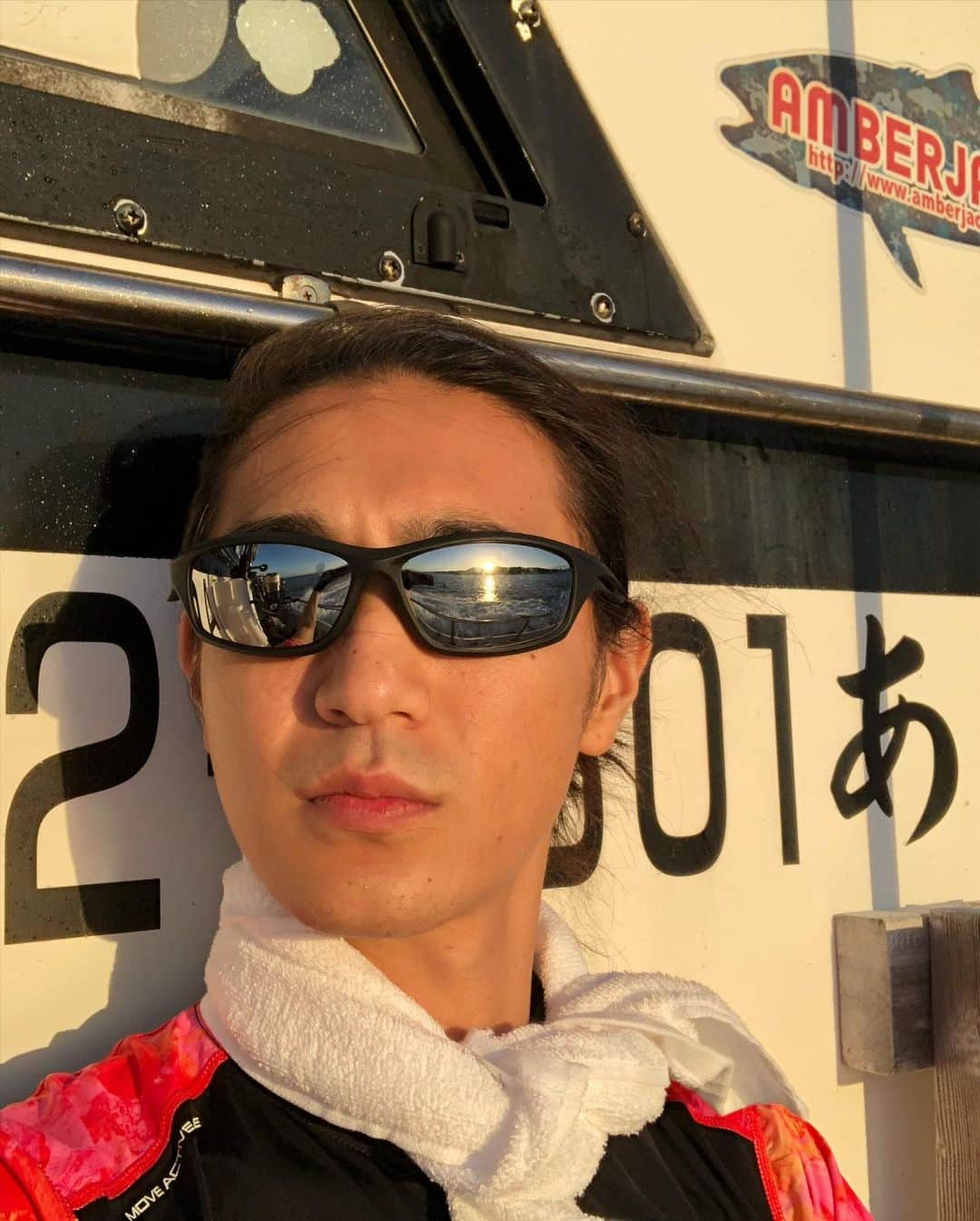 磯村洋祐のインスタグラム：「本日はありもと丸さんで ジギング行ってきました。 ジギング初青物記録できました やっとリールのキャタリナとロッドのテンリュウに鱗付出来ました！ その日その日にパターンがあってそれにしっかり合わせられると ゾーン状態に入れる！ うん。 本当に難しい！ 殆どの青物ヒットは ダイワのTGベイト120~150g ブルピンとアカキンでしたね！ 朝イチはサメの活性が高く TGジグを切られたりと あわわな状態でしたが 無事釣れて良かったー！！ 来月は天候次第ですが カツオマグロシイラキャスティングに行ってまいります！！ #釣り#fishing#ジグ#タングステン#リール#キャタリナロッド#テンリュウ#キャスティング#青物 #ぶり#ワラサ#はまち#マグロ #シイラ」