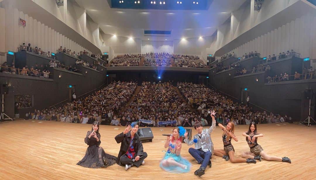 松浦航大のインスタグラム：「群馬でのライブ 藤岡みかぼみらい無事終焉！  ビュー様、荒牧さんと 最高のステージでした！  みなさんと平井堅さんになれたこと本当に嬉しいです！ 会場限定CD買ってくれた皆さんもありがとうございました！  また会いましょう！！！  #ビューティーこくぶ #荒牧陽子 #松浦航大」