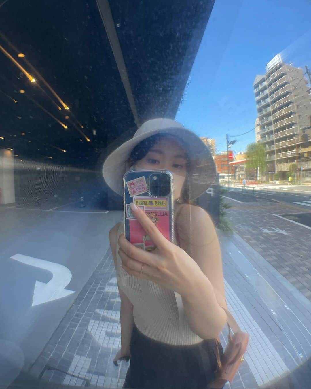 芹澤優のインスタグラム：「✨🐠🌈🏖  今日は夏を感じるお天気だった！ 矢沢あい展行ってから頭の中とスマホの中にメラメラガールがいる…！うおー！燃えろ！わし！  #太陽たくさん浴びて #もうねむねむです #ぱぁ」