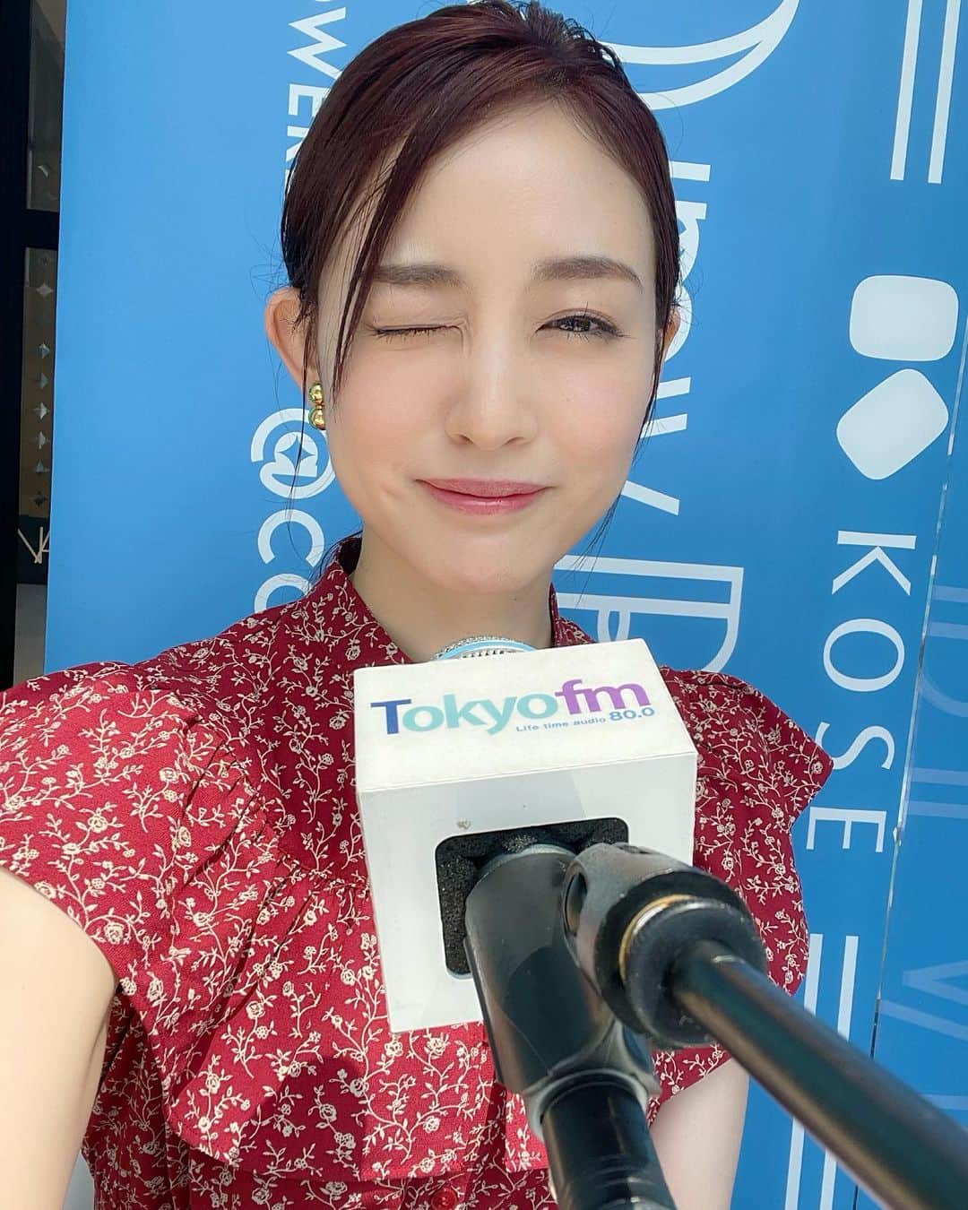 のインスタグラム：「あす7/31(日)あさ9時〜 TOKYOfm『FIND my BEAUTY』  ラジオの公開収録は初めてでした♪ 眩しかった〜っ みなさんのお顔を見ながらトークするのは嬉し恥ずかしかったです♪  #findmybeauty #kose #すみれ #広海 #美 #美容 #新井恵理那 #centforce」