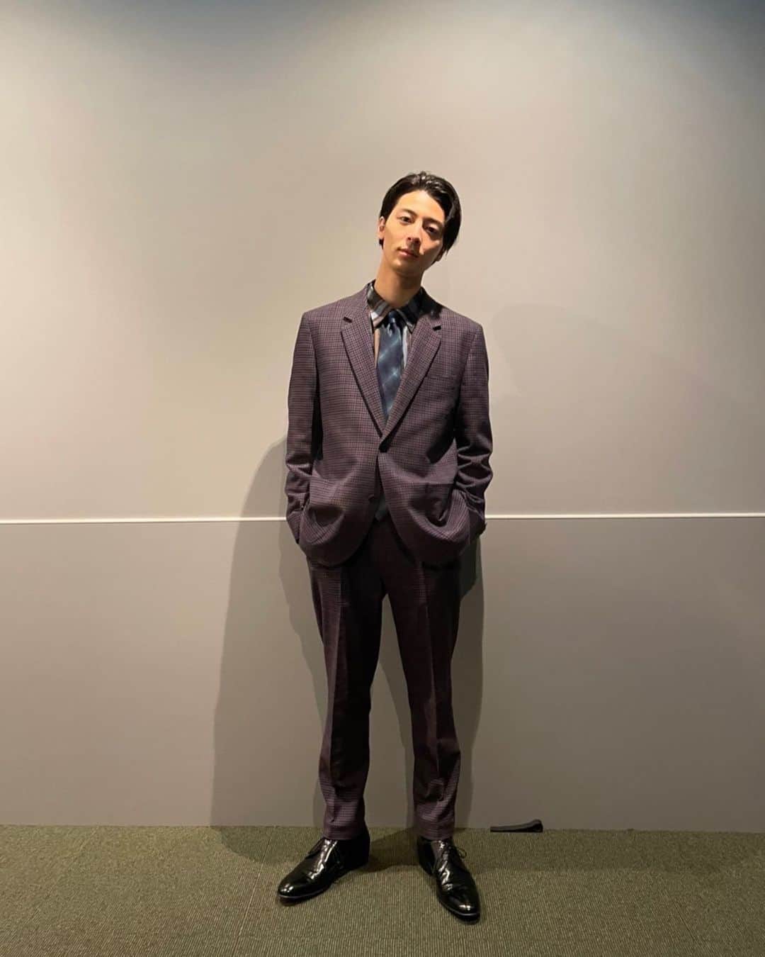 高杉真宙のインスタグラム：「先日、映画『異動辞令は音楽隊!』完成披露試写会でした！ 8月26日(金)公開です！ 内田監督や阿部さんはじめ共演者の皆さんに久しぶりにお会いして、昨年の撮影を思い出しました！ 皆さまにサックス姿を見てもらえる日を楽しみにしています！ よろしくお願いします！  #異動辞令は音楽隊  #PSPaulSmith」