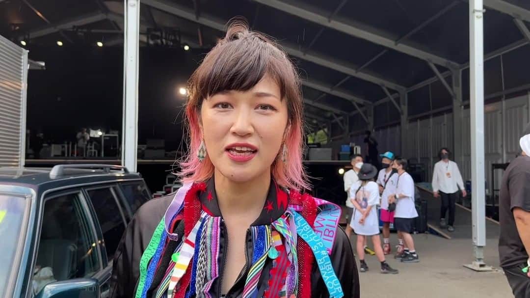 BONNIE PINK STAFFのインスタグラム：「＼ #フジロック2022 ゲスト出演しました✨／ 昨日、 #NightTempo さんのステージにシークレットゲストとして #BONNIEPINK が出演しました🌟 ご覧いただいた皆さん、ありがとうございましたー！ フジロックでの初ステージ終わり、感想を聴いてみました💬」